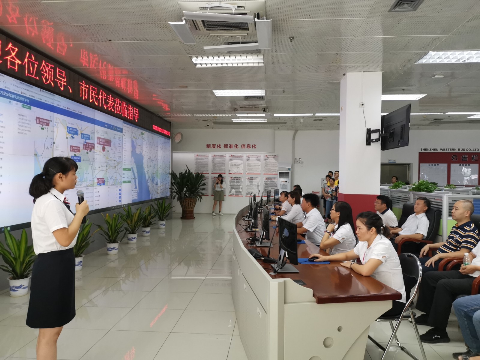 “科技改變公交”，西部公汽全面提升行業(yè)服務(wù)水平，引領(lǐng)城市智慧公交出行
